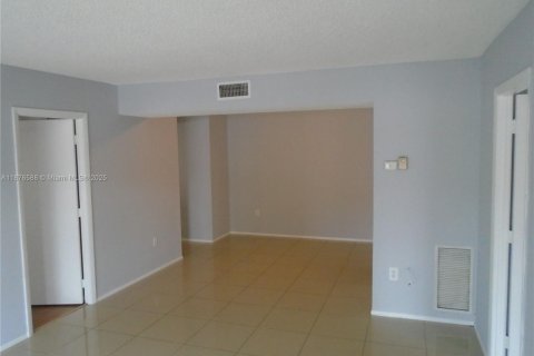 Copropriété à vendre à Lauderhill, Floride: 2 chambres, 91.04 m2 № 1923906 - photo 5