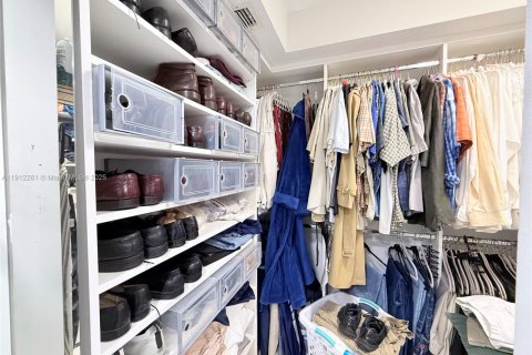 Купить кондоминиум в Пемброк-Пайнс, Флорида 2 спальни, 110.74м2, № 2013549 - фото 20