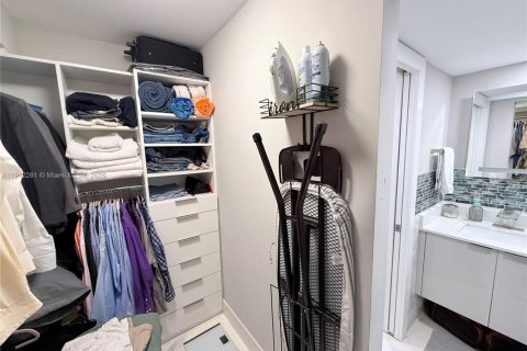 Купить кондоминиум в Пемброк-Пайнс, Флорида 2 спальни, 110.74м2, № 2013549 - фото 19