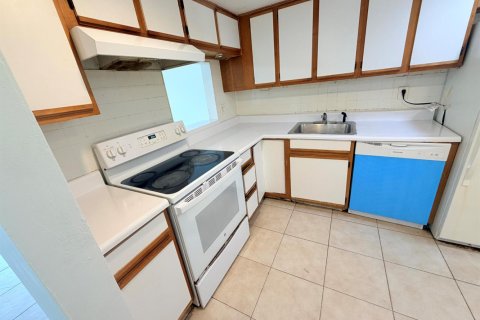 Снять в аренду кондоминиум в Дирфилд-Бич, Флорида 3 комнаты, 64.57м2, № 2276064 - фото 3
