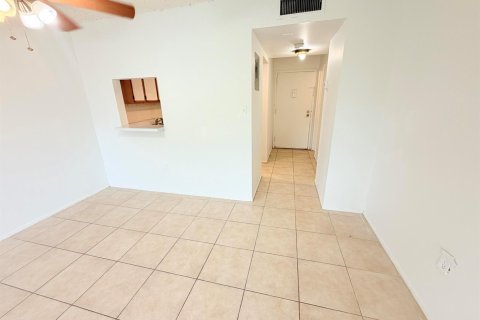 Снять в аренду кондоминиум в Дирфилд-Бич, Флорида 3 комнаты, 64.57м2, № 2276064 - фото 6