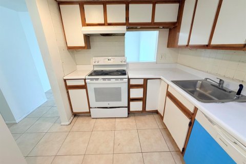 Снять в аренду кондоминиум в Дирфилд-Бич, Флорида 3 комнаты, 64.57м2, № 2276064 - фото 4
