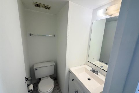 Снять в аренду кондоминиум в Дирфилд-Бич, Флорида 3 комнаты, 64.57м2, № 2276064 - фото 10
