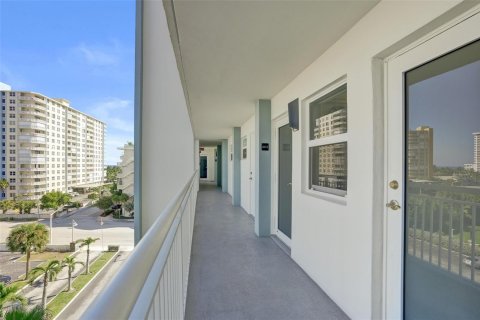 Condominio en venta en Pompano Beach, Florida, 2 dormitorios, 92.9 m2 № 2082737 - foto 6