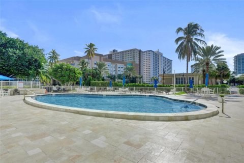 Condominio en venta en Pompano Beach, Florida, 2 dormitorios, 92.9 m2 № 2082737 - foto 4