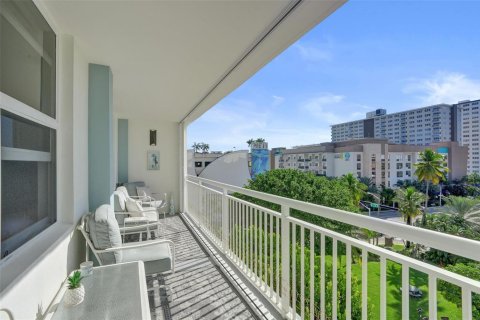 Condominio en venta en Pompano Beach, Florida, 2 dormitorios, 92.9 m2 № 2082737 - foto 2
