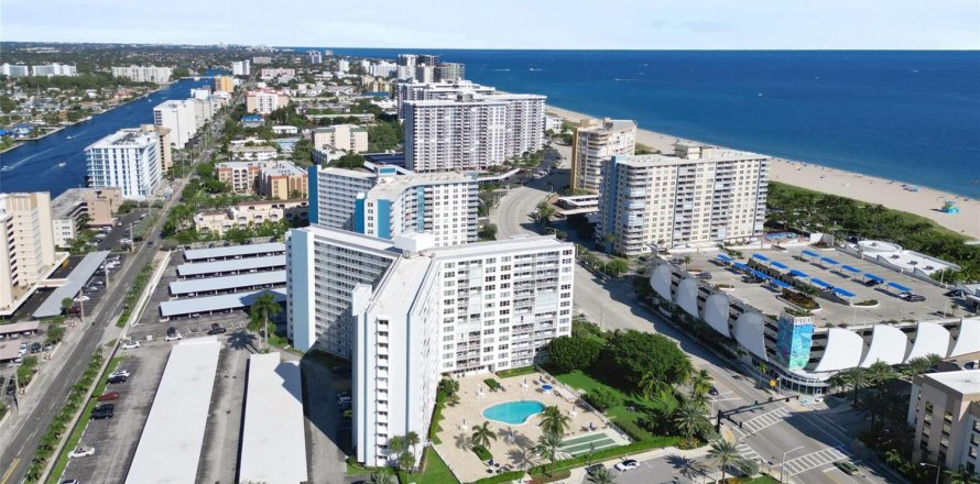 Condominio en Pompano Beach, Florida, 2 dormitorios  № 2082737