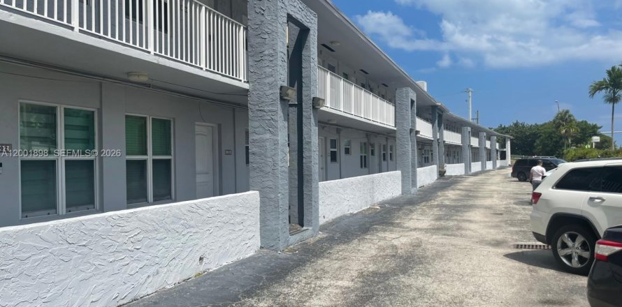 Studio à Condo à North Miami, Floride  № 2170285