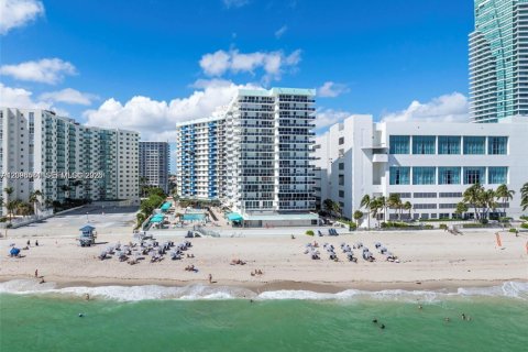 Condo à Hollywood, Floride, 2 chambres  № 2390393