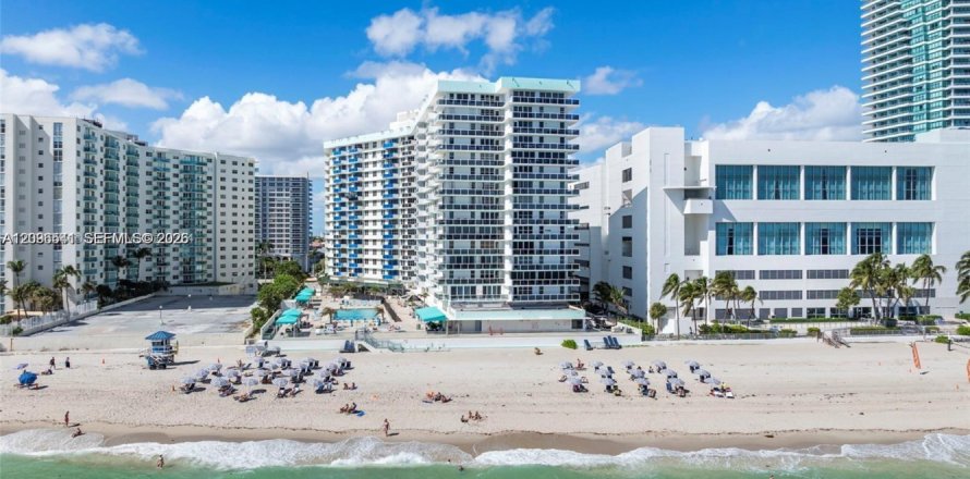 Condo à Hollywood, Floride, 2 chambres  № 2390393