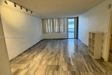 Copropriété à louer à Hollywood, Floride: 2 chambres, 84.17 m2 № 2390393 - photo 13