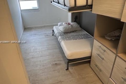 Copropriété à louer à Hollywood, Floride: 2 chambres, 84.17 m2 № 2390393 - photo 14