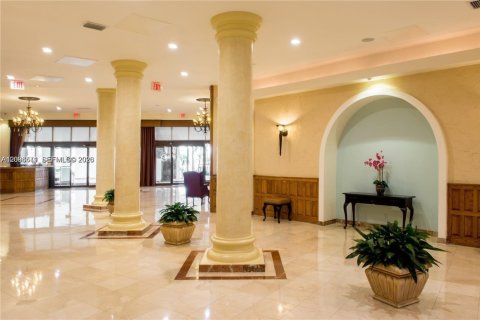 Copropriété à louer à Hollywood, Floride: 2 chambres, 84.17 m2 № 2390393 - photo 8