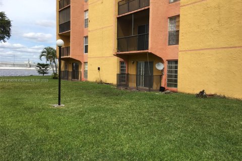 Купить кондоминиум в Майами, Флорида 2 спальни, 73.3м2, № 1970429 - фото 3