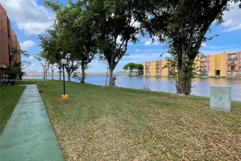 Купить кондоминиум в Майами, Флорида 2 спальни, 73.3м2, № 1970429 - фото 1