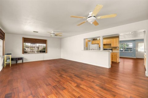 House in Orlando, Florida 3 bedrooms, 140.75 sq.m. № 1885670 - photo 19