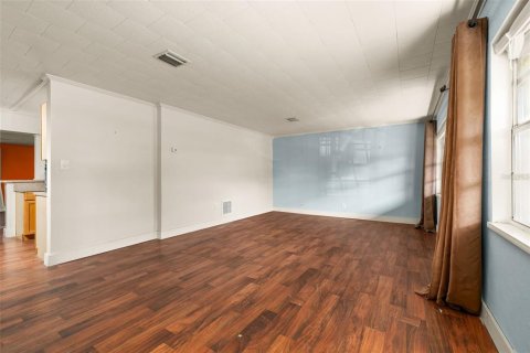 House in Orlando, Florida 3 bedrooms, 140.75 sq.m. № 1885670 - photo 9
