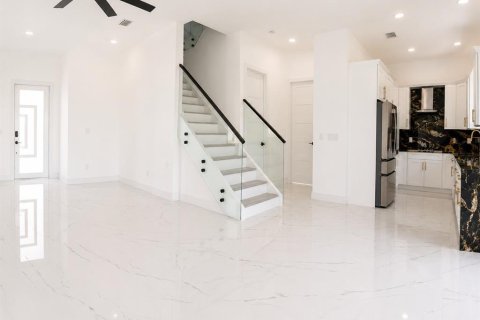 Casa en venta en Apollo Beach, Florida, 4 dormitorios, 197.42 m2 № 2156058 - foto 3