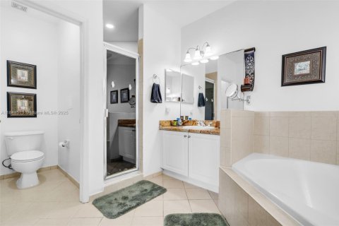 Casa en venta en Miami, Florida, 4 dormitorios, 259.66 m2 № 1936658 - foto 20