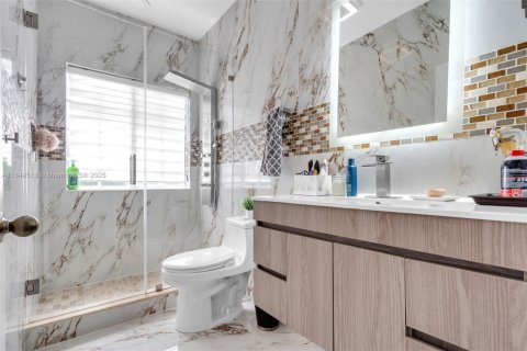 Casa en venta en Miami, Florida, 4 dormitorios, 259.66 m2 № 1936658 - foto 23