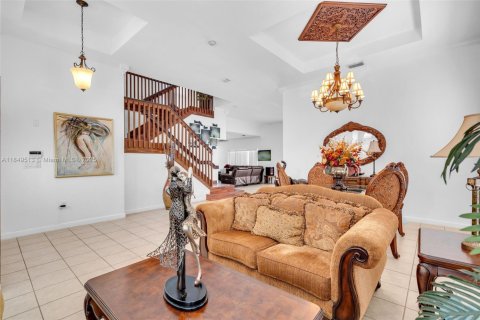 Casa en venta en Miami, Florida, 4 dormitorios, 259.66 m2 № 1936658 - foto 5