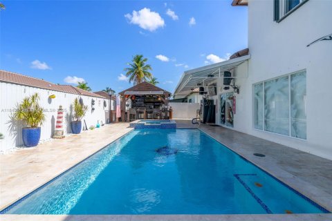 Casa en venta en Miami, Florida, 4 dormitorios, 259.66 m2 № 1936658 - foto 29
