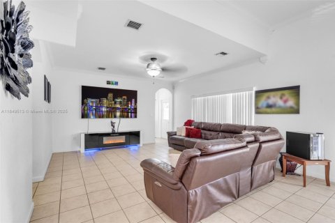 Casa en venta en Miami, Florida, 4 dormitorios, 259.66 m2 № 1936658 - foto 12