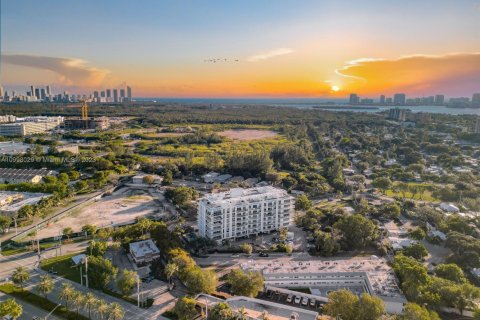 Кондоминиум с 2 спальнями в Норт-Майами-Бич, Флорида № 2014024