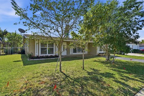 House in Sunrise, Florida 3 bedrooms, 128.3 sq.m. № 2027993 - photo 30