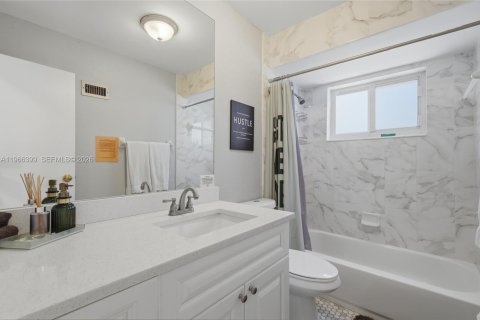 Casa en venta en Sunrise, Florida, 3 dormitorios, 128.3 m2 № 2027993 - foto 23