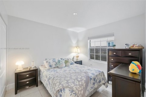 Casa en venta en Miami, Florida, 3 dormitorios, 166.11 m2 № 2017360 - foto 13