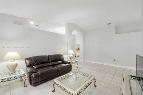 Casa en venta en Miami, Florida, 3 dormitorios, 166.11 m2 № 2017360 - foto 10