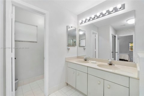 Casa en venta en Miami, Florida, 3 dormitorios, 166.11 m2 № 2017360 - foto 27