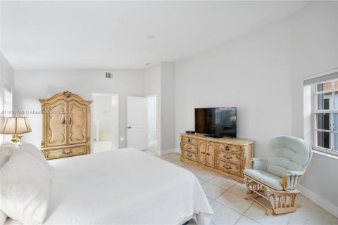 Casa en venta en Miami, Florida, 3 dormitorios, 166.11 m2 № 2017360 - foto 24