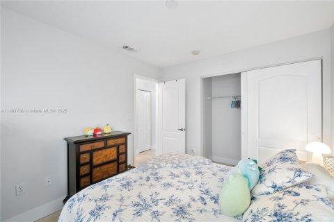 Casa en venta en Miami, Florida, 3 dormitorios, 166.11 m2 № 2017360 - foto 12