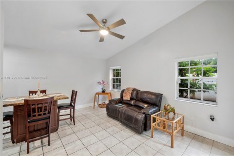 Casa en venta en Miami, Florida, 3 dormitorios, 166.11 m2 № 2017360 - foto 22