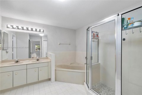 Casa en venta en Miami, Florida, 3 dormitorios, 166.11 m2 № 2017360 - foto 26