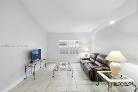 Casa en venta en Miami, Florida, 3 dormitorios, 166.11 m2 № 2017360 - foto 9