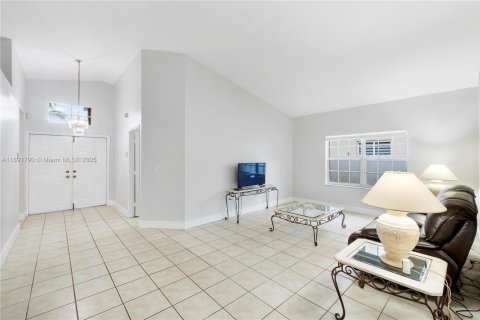 Casa en venta en Miami, Florida, 3 dormitorios, 166.11 m2 № 2017360 - foto 11