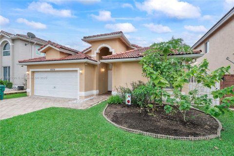 Casa en venta en Miami, Florida, 3 dormitorios, 166.11 m2 № 2017360 - foto 2