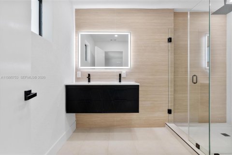 House in Hollywood, Florida 4 bedrooms, 160.26 sq.m. № 2058884 - photo 14