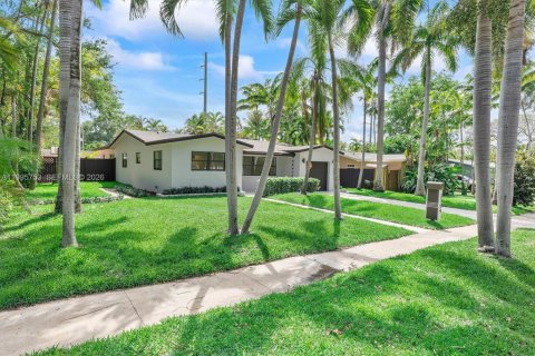 House in Hollywood, Florida 4 bedrooms, 160.26 sq.m. № 2058884