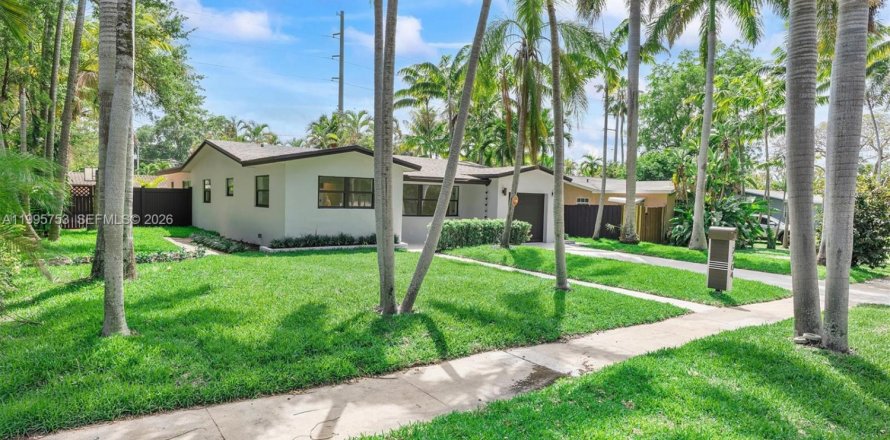 House in Hollywood, Florida 4 bedrooms, 160.26 sq.m. № 2058884