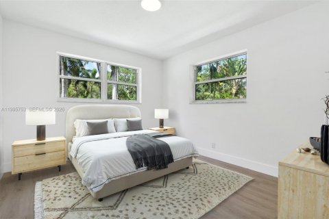 House in Hollywood, Florida 4 bedrooms, 160.26 sq.m. № 2058884 - photo 18