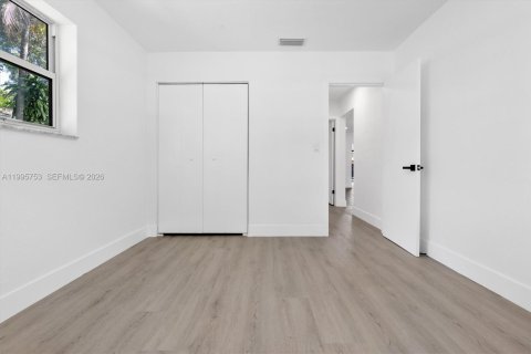 House in Hollywood, Florida 4 bedrooms, 160.26 sq.m. № 2058884 - photo 21