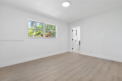 House in Hollywood, Florida 4 bedrooms, 160.26 sq.m. № 2058884 - photo 12