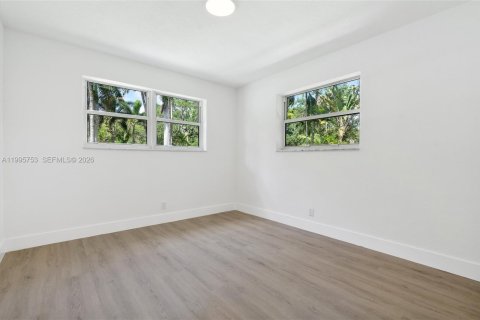 House in Hollywood, Florida 4 bedrooms, 160.26 sq.m. № 2058884 - photo 19