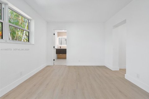 House in Hollywood, Florida 4 bedrooms, 160.26 sq.m. № 2058884 - photo 13