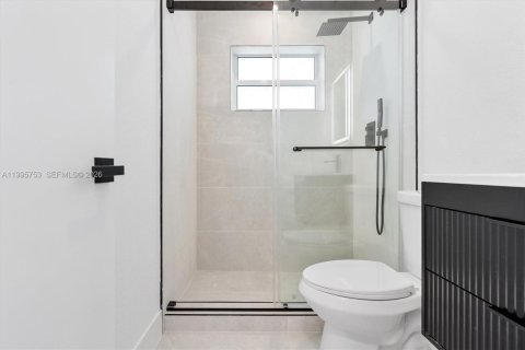 House in Hollywood, Florida 4 bedrooms, 160.26 sq.m. № 2058884 - photo 17