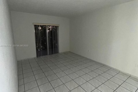 Copropriété à louer à Hialeah, Floride: 2 chambres, 92.53 m2 № 1986273 - photo 12